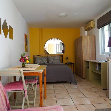 Cosy Guest House With Private Yard Saronida Exteriör bild