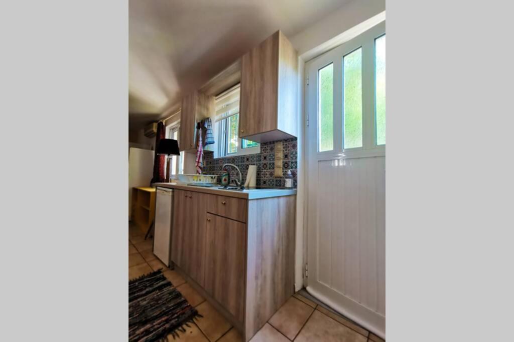 Cosy Guest House With Private Yard Saronida Exteriör bild