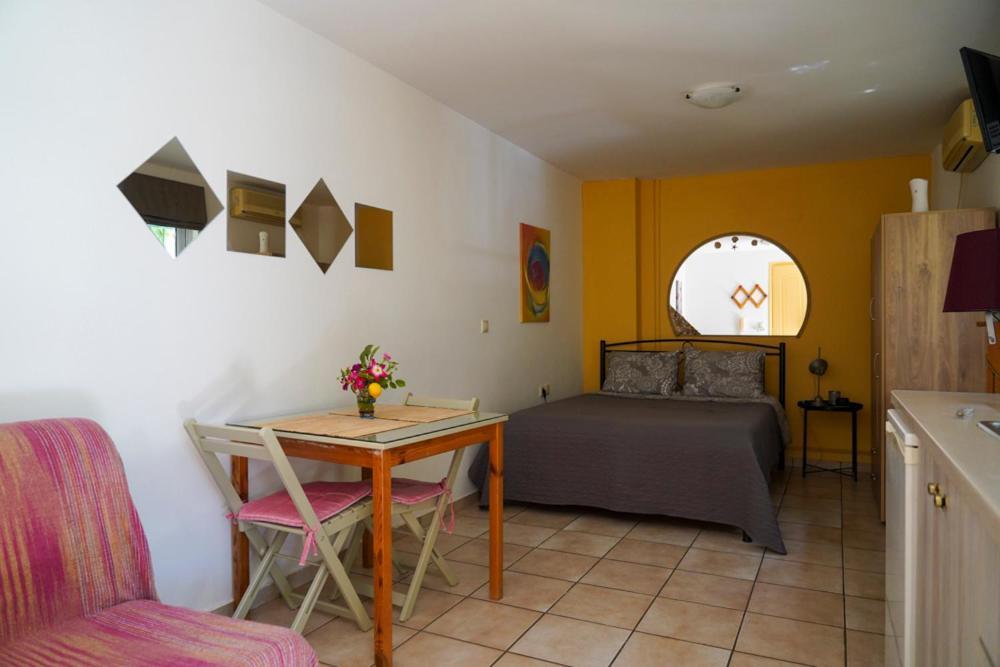Cosy Guest House With Private Yard Saronida Exteriör bild