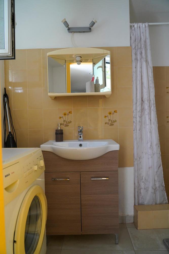 Cosy Guest House With Private Yard Saronida Exteriör bild